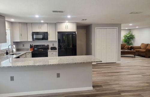 Flor-a-mar House | Private 3 bedroom pool home