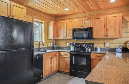 Boyne City Cabin | Private 3 BR Mountain Cabin | Ski-In/Ski-Out | Sleeps 12 | Balcony Deck