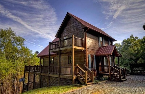 Mineral Bluff Cabin | Private 3BR Cabin w/Hot Tub, Fire Pit, Creek & Views – 15 Min from Blue Ridge