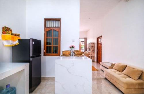 Dalung Apartment | Private 3BR Villa Bali Work & Relax Retreat near Canggu, Bathtub