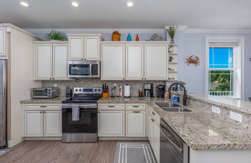 Marathon Villa | Private 4/3 Pool Heater/Dock/Kayaks/Bikes,etc