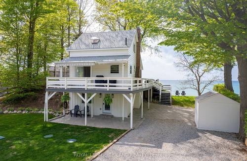 Dashwood Cottage | Private 4 Bed, 2 Bath Lakefront Home on Lake Huron - Sleeps 12!