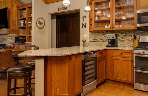 Harbor Springs Cottage | Private 4 Bedroom-8 Bed Cottage Near Ski Resorts! Stay at True North Golf Club