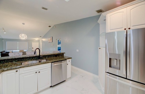 Sunrise House | Private 4-bedroom/2-bath lakeview house w/air hockey/pool/ping pong table