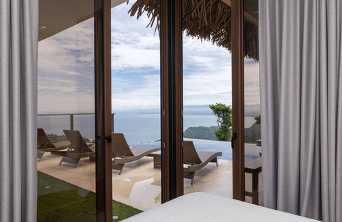 Jaco Villa | Private 4-bedroom Villa, Complimentary Chef, 24/7 Security