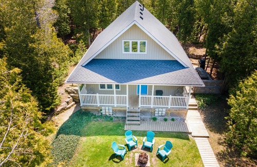 Tobermory House | Private 4 Season Home Steps To Downtown Tobermory