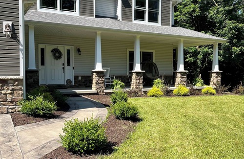 White House | Private 5 bedroom house in the heart of Laurel highlands!