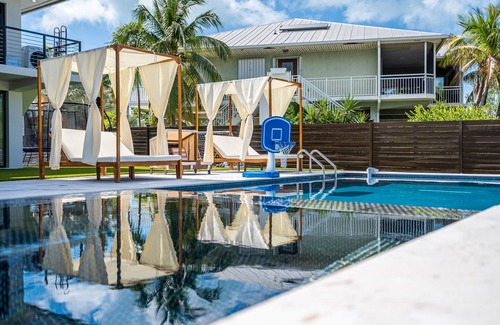 Buccaneer Point Villa | Private 5-bedroom pool villa in beautiful Key Largo, resort lifestyle!