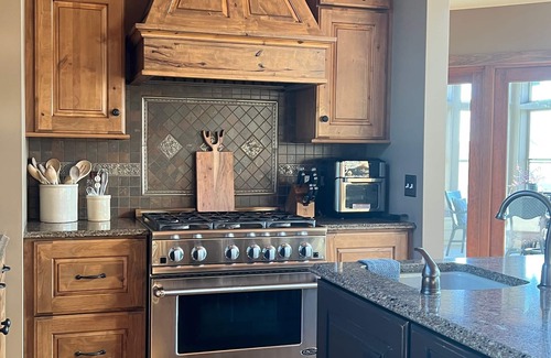 Elizabeth House | Private 50-acre Home Pet Friendly-Huge Greatroom-Firepit-Pond-Gameroom