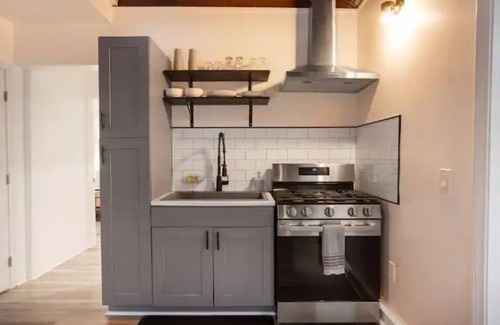 Hawthorne House | Private 5BR: Hot Tub + FirePit, Workspace + Parking, Mins to LAX, SoFi, Beach