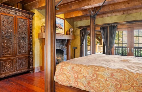 Cleveland House | Private 7-Bedroom Lodge with 130 Acres in the Mountains!
