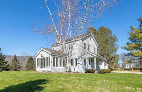 Dorset House | Private 7-BR Retreat on 12 Acres w/Mountain Views