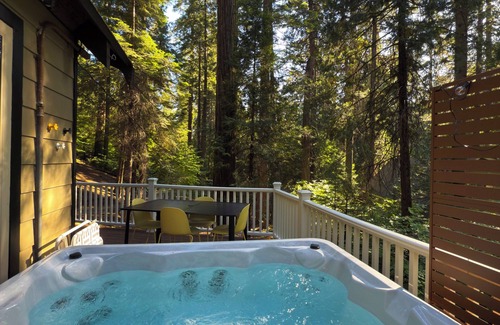 Arnold Cabin | Private A-Frame Cabin w/Sauna Hot Tub Projector Fire Pit