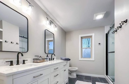 Fletcher Cabin | Private Acre, Mountain View, Barrel Sauna, Hot Tub