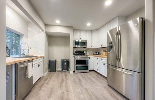 Fletcher Cabin | Private Acre, Mountain View, Barrel Sauna, Hot Tub