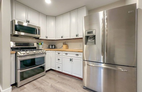 Fletcher Cabin | Private Acre, Mountain View, Barrel Sauna, Hot Tub