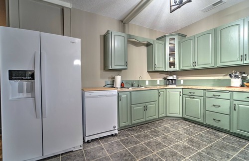 Ashland House | Private! And 1 mile from Safari Park, SAC Museum, Mahoney St Park, Golf