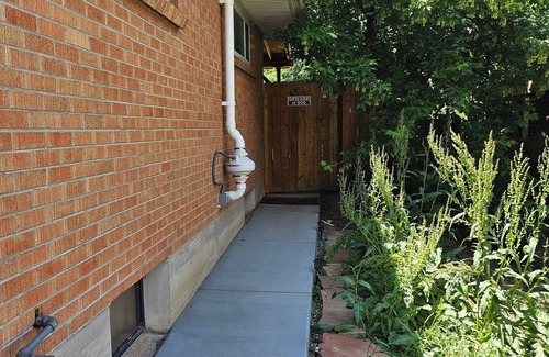 Littleton House | Private And Comfortable Home With Lots Of STORAGE For Your Long Term Stay!