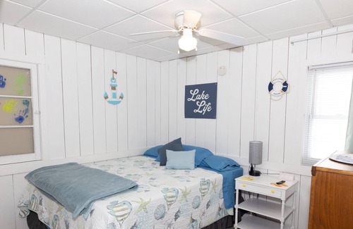 Farwell Cottage | Private and relaxing Four Seasons Cottage on all sports lake with sunrise views!