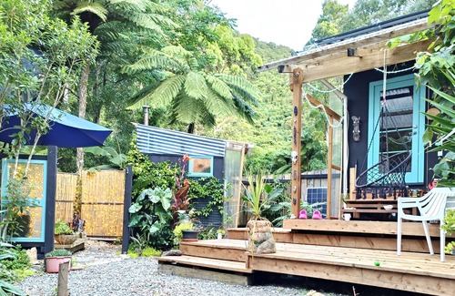 Barrytown Cabin | Private and Relaxing pet friendly cabin near Barrytown and Punakaiki