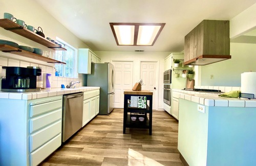 Oakhurst House | Private and Serene house with a Spa, near Yosemite & Bass Lake
