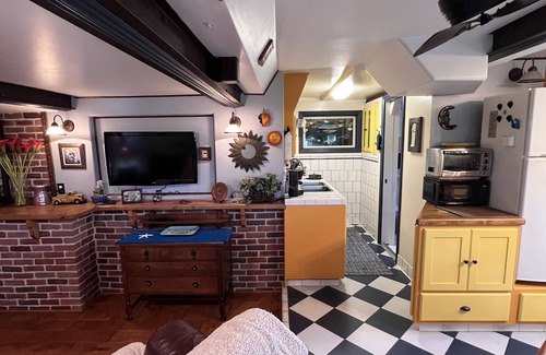 Eagle Rock Apartment | Private and serene studio in beautiful Glendale with private entrance