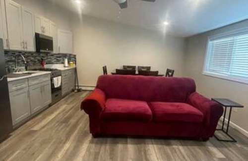 Plainedge Apartment | Private apartment. 1 min to the 135