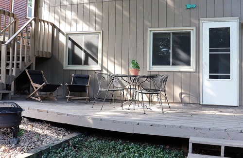 Plymouth Apartment | Private Apartment Near Medicine Lake