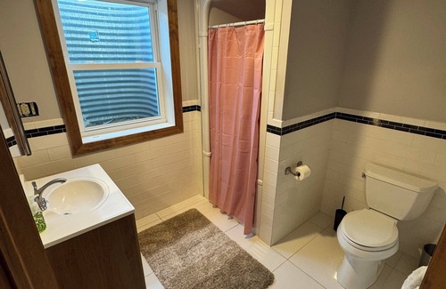 Albany Apartment | Private Apartment Sleeps 6+, Capital Region near everything!