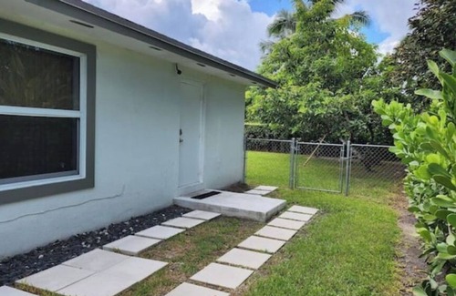 Ludlam Apartment | Private Apt Kendall - Near Zoo and Miami D College