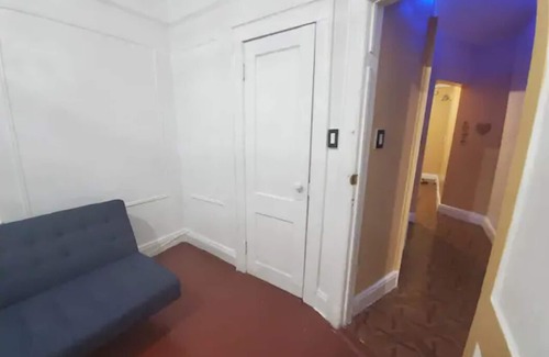 Flatlands Apartment | Private APT w 1 King Bed 1 Lounge Room