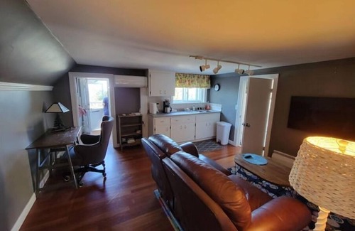Revere Apartment | Private apt Walk to MBTA Blue and beach, view!