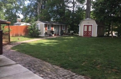 Alexandria Apartment | Private Apt with backyard