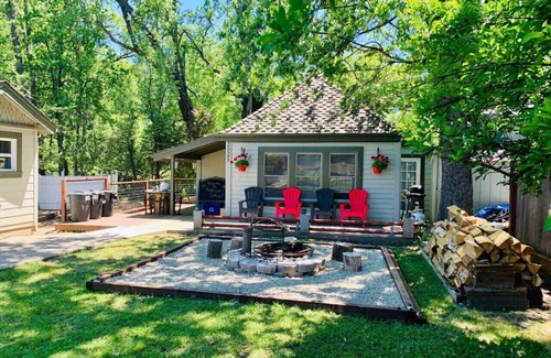 Soulsbyville Cottage | Private Backyard · Firepit · BBQ Grill