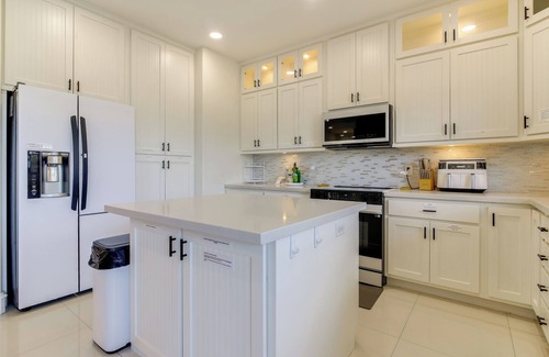 Brownsville House | Private Backyard Pool: Brownsville Family Home!