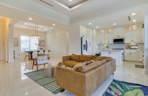Brownsville House | Private Backyard Pool: Brownsville Family Home!