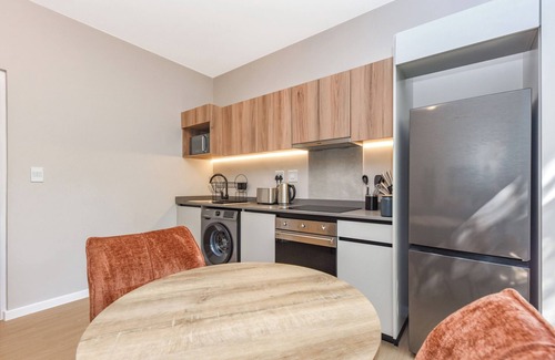Greater Johannesburg Metropolitan Area Apartment | Private Balcony and Lush Comfort | Elegant Apartment