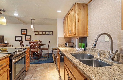 Northeast Santa Fe Hotel | PRIVATE BALCONY, KIVA FIREPLACE, WALK TO PLAZA