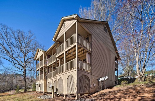 Lake Lure Apartment | Private Balcony & Pool Access: Lake Lure Studio!