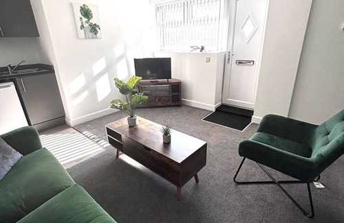 Bradford House | Private Basement Home in Bradford Sleeps 2