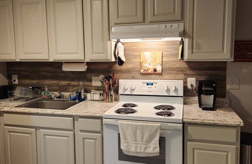 West Fairfax Apartment | Private Basement Apartment