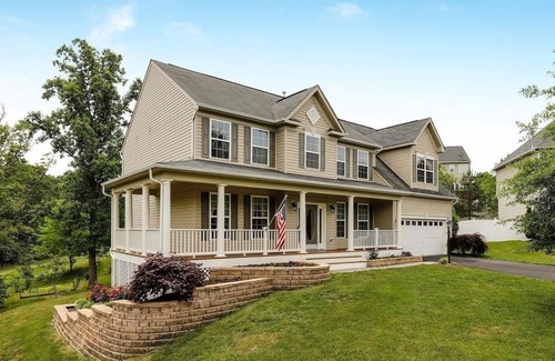 Linton Hall House | Private Basement Guest Suite near Jiffy Lube, IAD Airport, Washington D.C