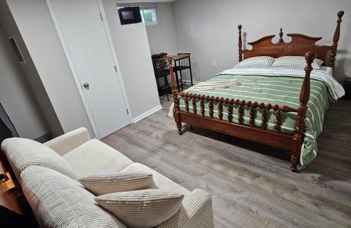 Cameron Village House | Private Basement with Private entrance and long stay facilities