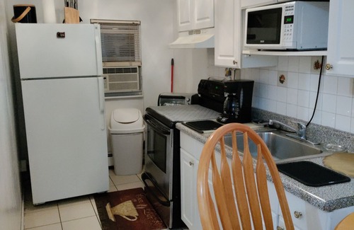 Eastchester Apartment | Private bdrm on upper level- 2nd floor, safe, quiet, metro, *a rare find*wow