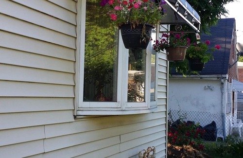 Eastchester Apartment | Private bdrm on upper level- 2nd floor, safe, quiet, metro, *a rare find*wow