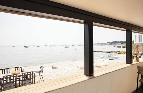 Niantic House | PRIVATE BEACH: A PALACE IN PARADISE @ NIANTIC W/6 QUEENS 1 TWIN BED