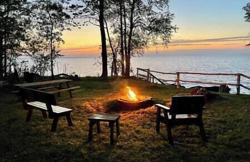 Ironwood Cabin | !Private Beach Access! ~Cozy Lake Superior Cabin
