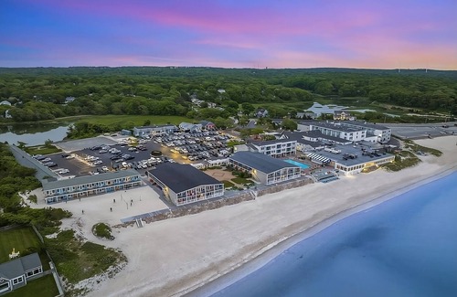 Silver Beach Hotel | Private Beach Access! Onsite Parking, Pets Allowed! Near Woods Hole Aquarium!