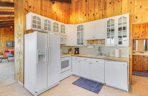 Lincoln Beach House | Private Beach Access: Serene Escape in Depoe Bay
