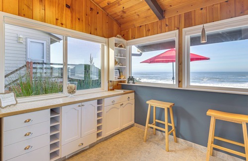 Lincoln Beach House | Private Beach Access: Serene Escape in Depoe Bay